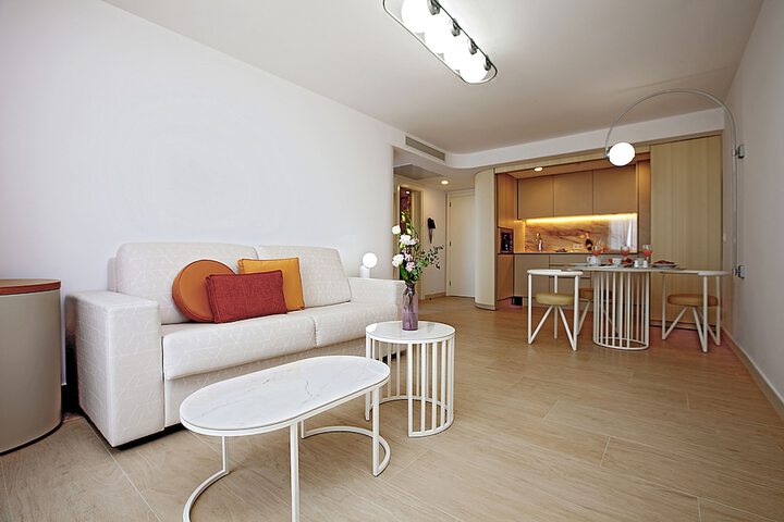 Room 3 of 52