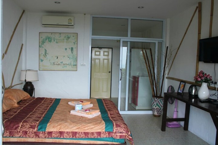 Room 6 of 29