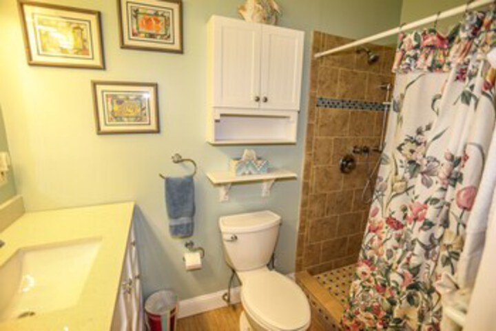 Room 6 of 28