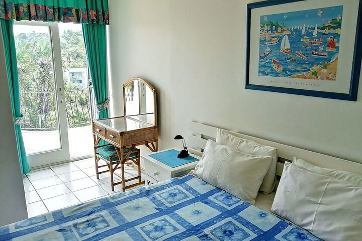 Room 4 of 33