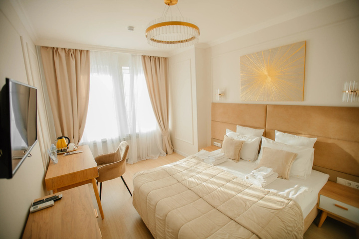 Room 4 of 7