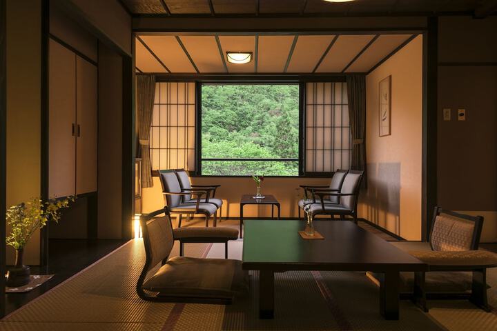 Room 15 of 50