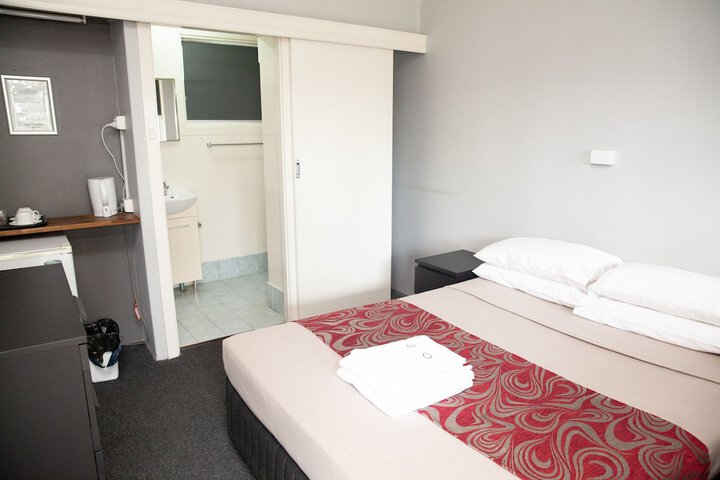 Room 27 of 46