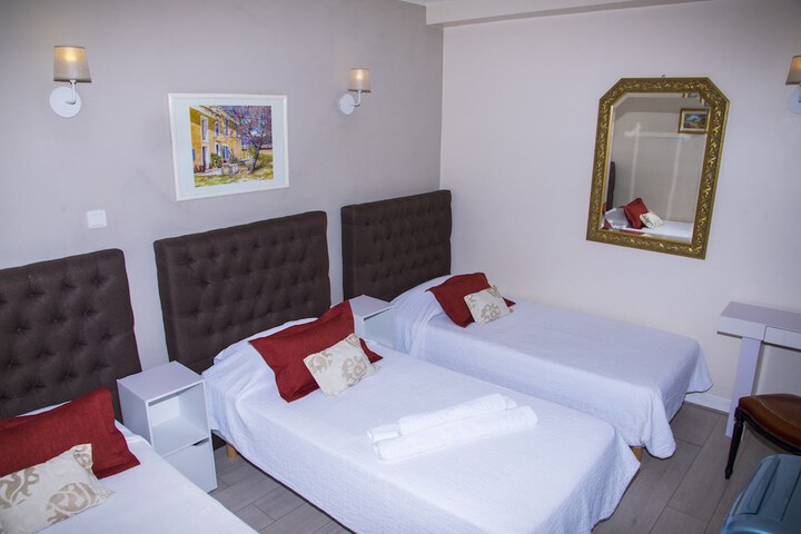 Room 9 of 38