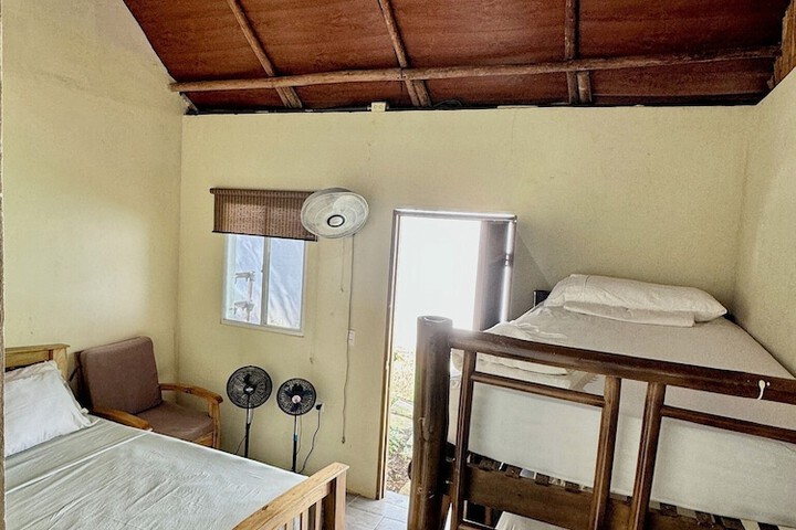 Room 5 of 9