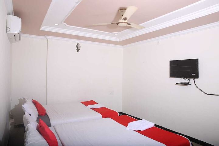 Room 12 of 15