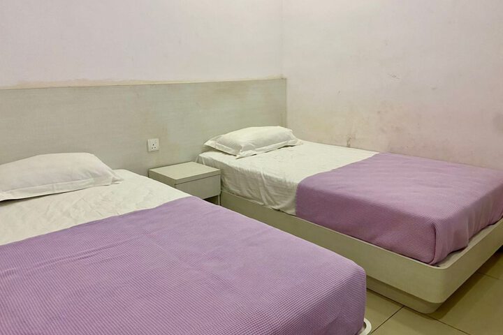 Room 2 of 27