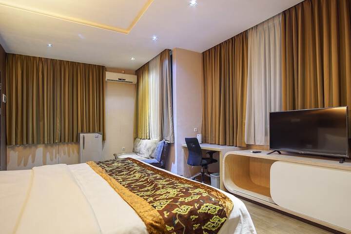 Room 15 of 40