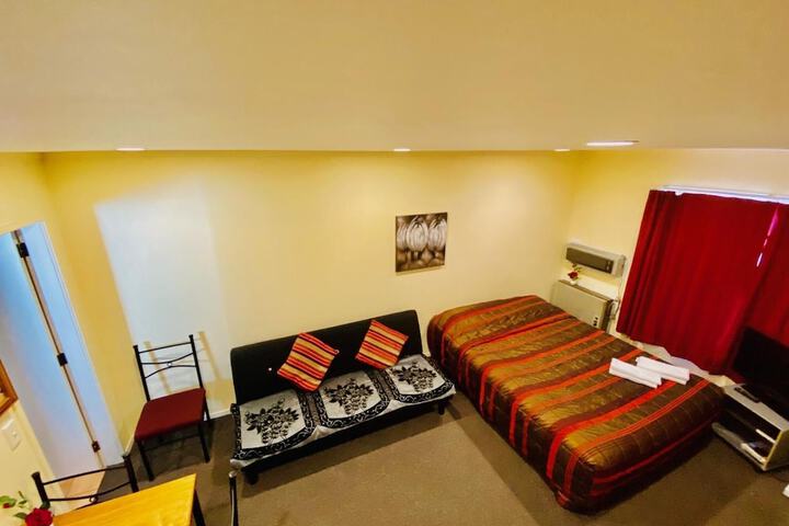 Room 8 of 28