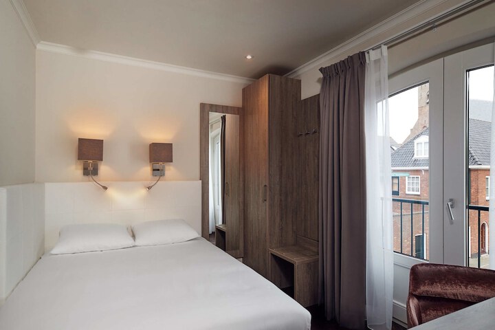Room 34 of 125