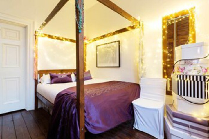 Room 10 of 12