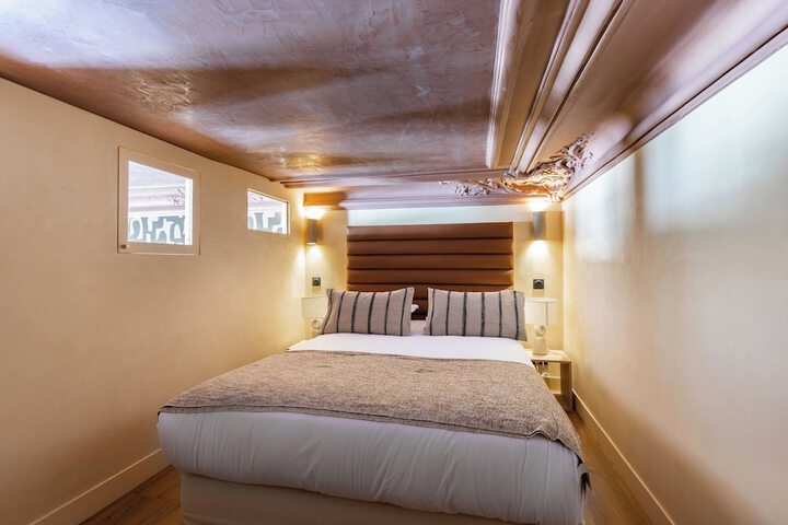 Room 12 of 23