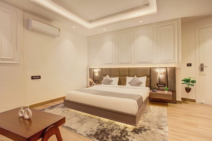 Room 25 of 33