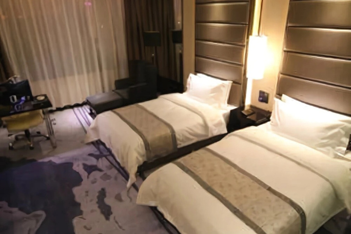 Room 3 of 7