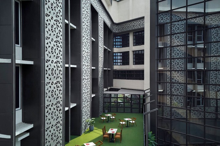 Hotel Exterior 42 of 43