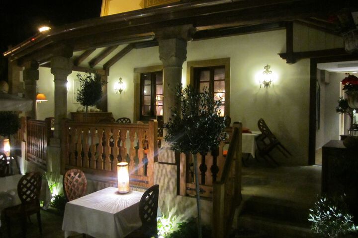 Dining 37 of 41