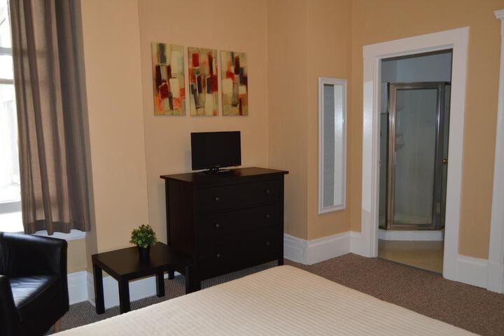 Room 17 of 35
