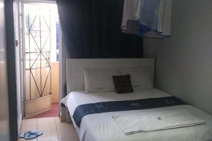 Room 6 of 16