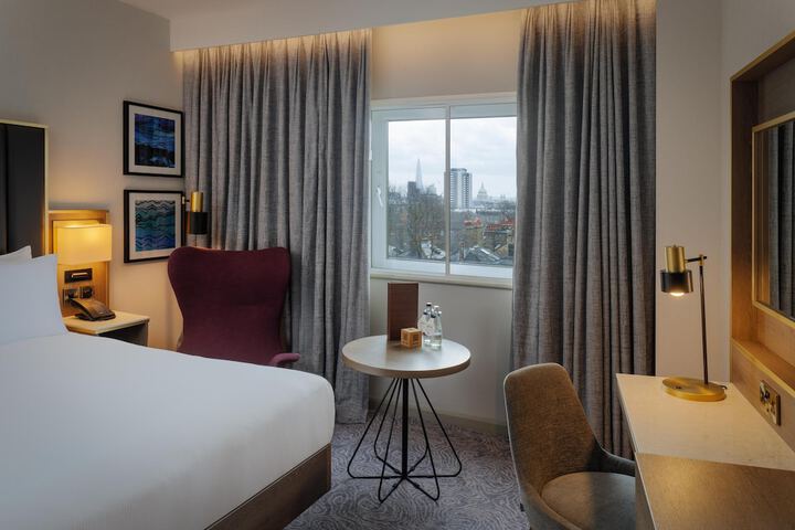 Room 32 of 157