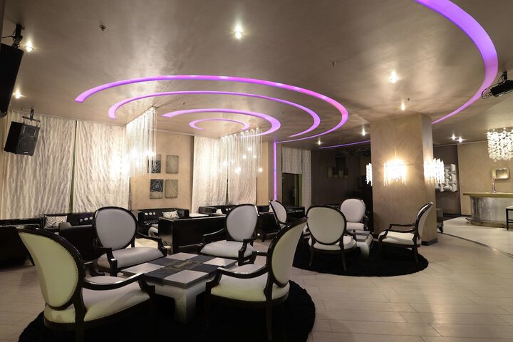 Lounge 101 of 133