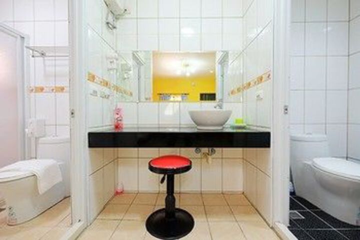 Room 2 of 26