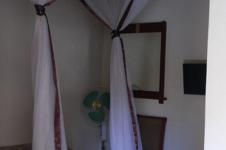 Room 13 of 42