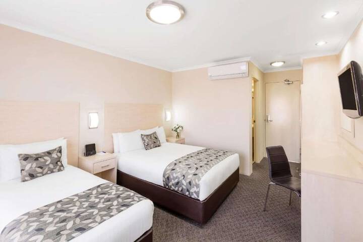 Room 11 of 29