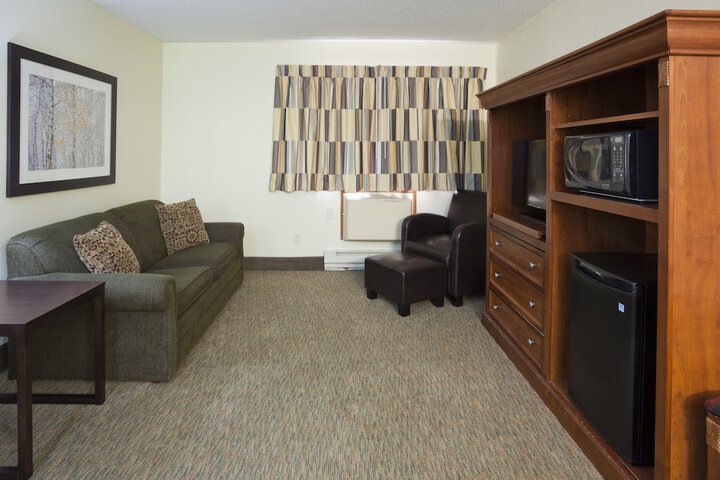 Deluxe King Bed (1 of 5)