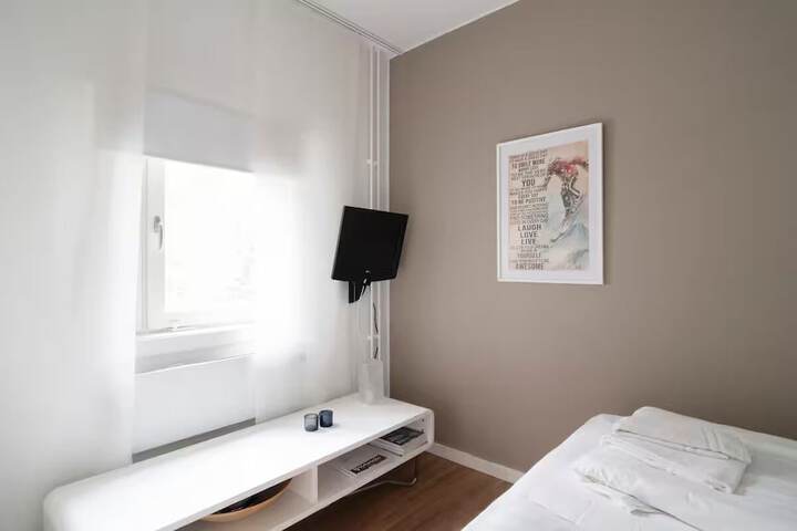 Room 305 of 865