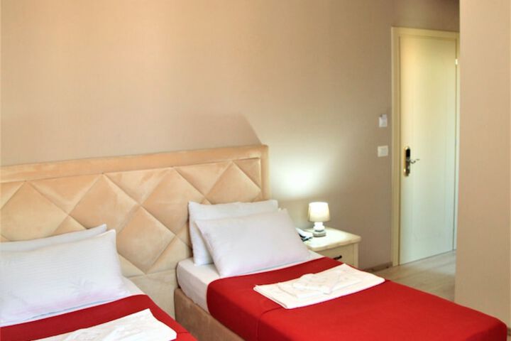 Room 6 of 87
