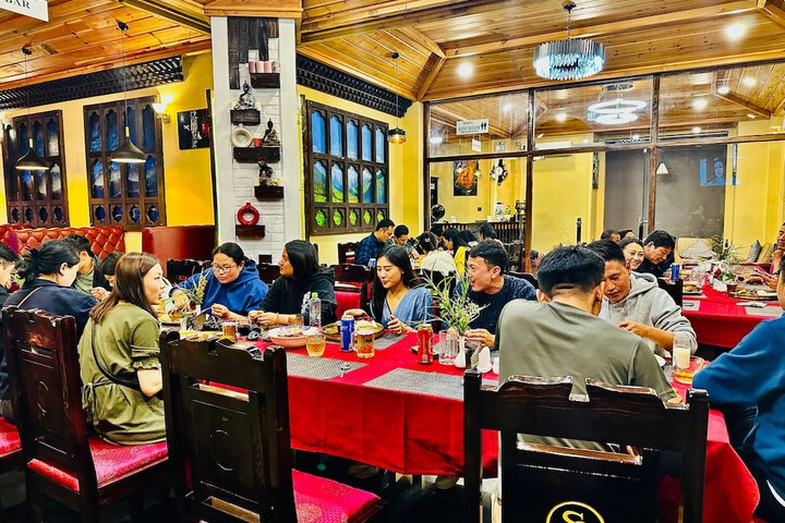 Dining 44 of 75