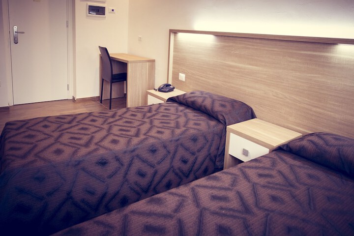 Room 16 of 85
