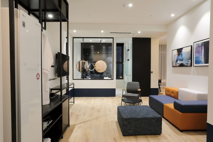 Room 11 of 14