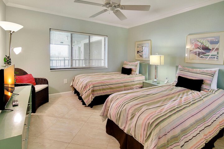 Room 2 of 63