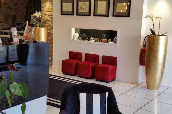 Entrance & Lobby