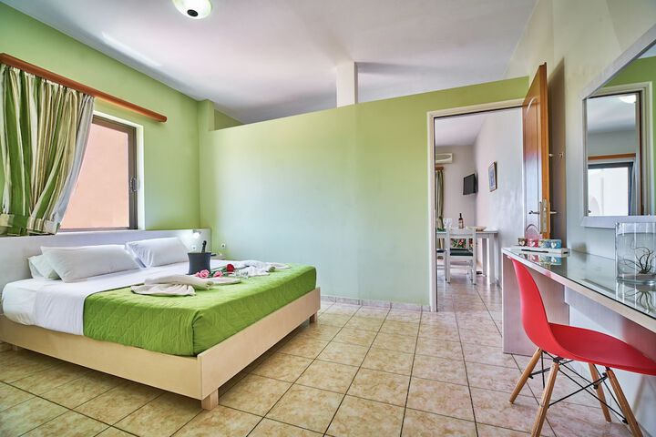 Room 4 of 37