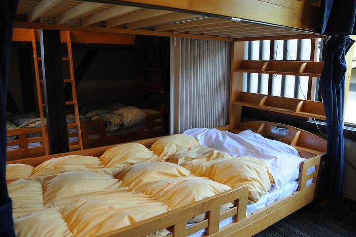 Room 6 of 42
