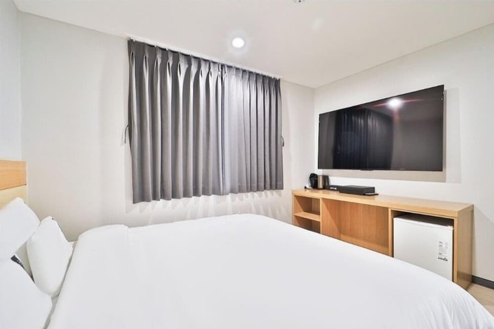 Room 12 of 72