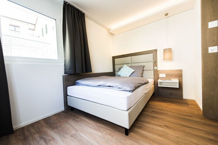 Room 6 of 37