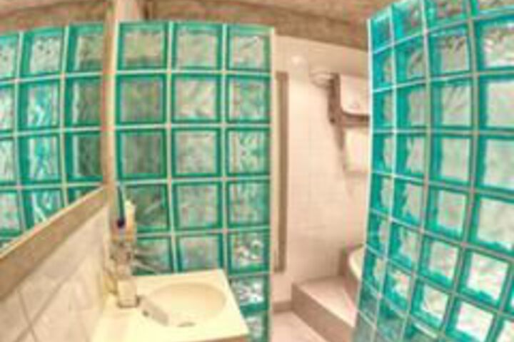 Room 2 of 16