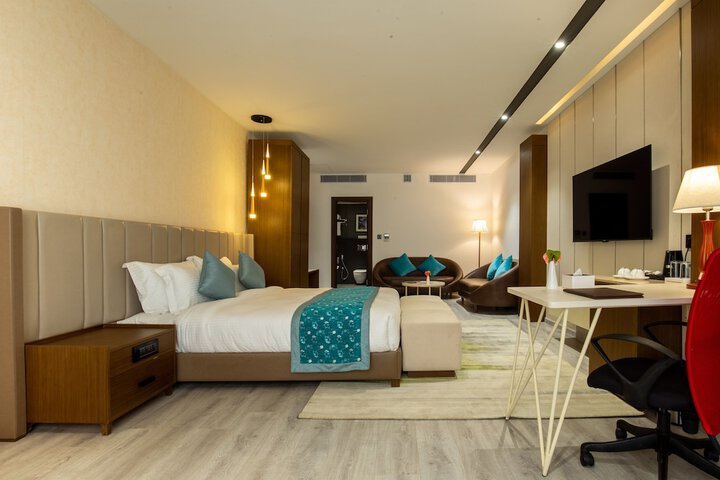 Room 9 of 28