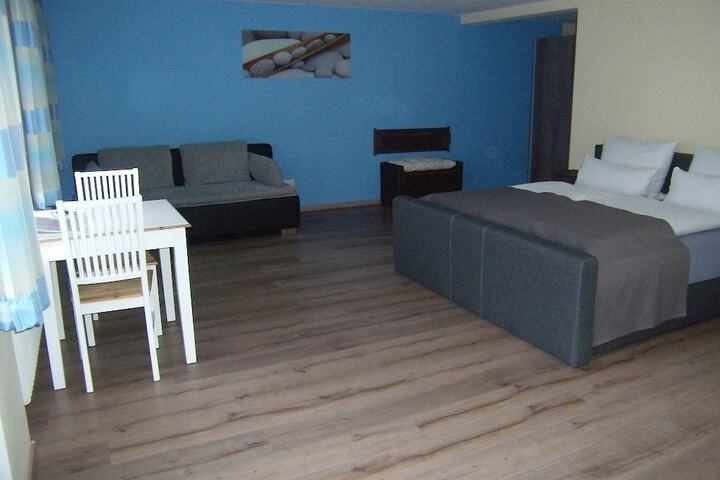 Room 4 of 82