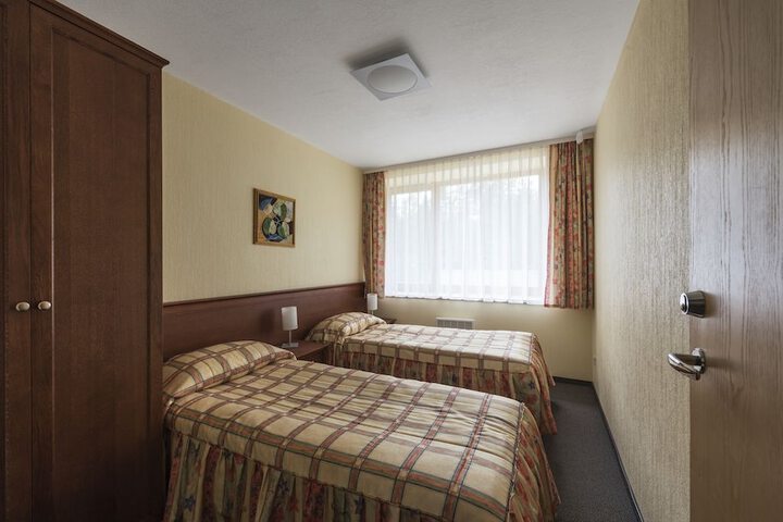 Room 17 of 64