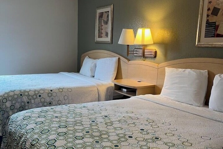 ADA Accessible Studio 1 Queen Bed (3 of 15)