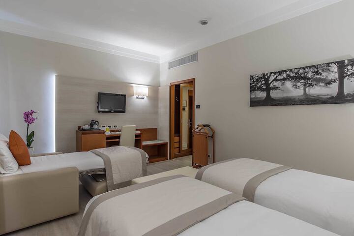 Room 55 of 173