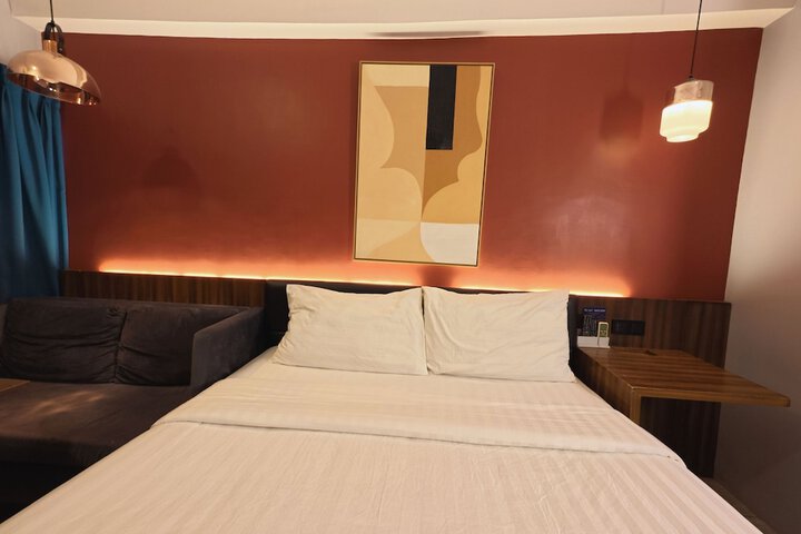 Room 4 of 28