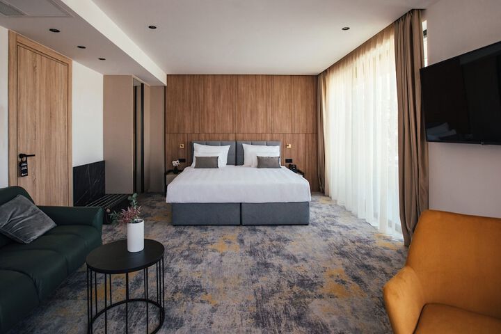 Room 3 of 27