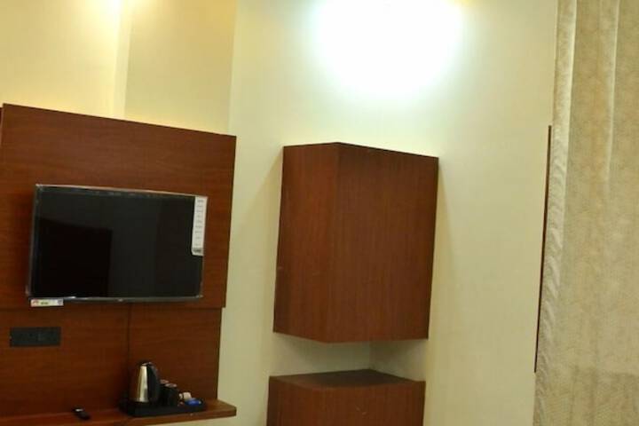 Room 8 of 29