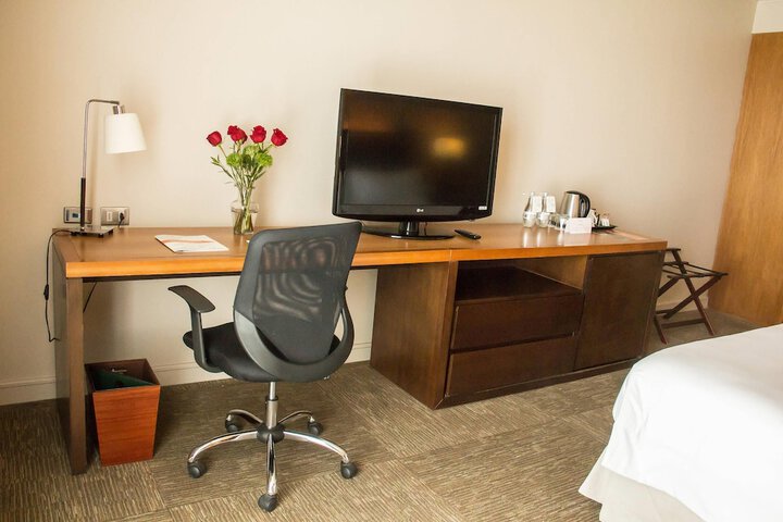 Room 9 of 38