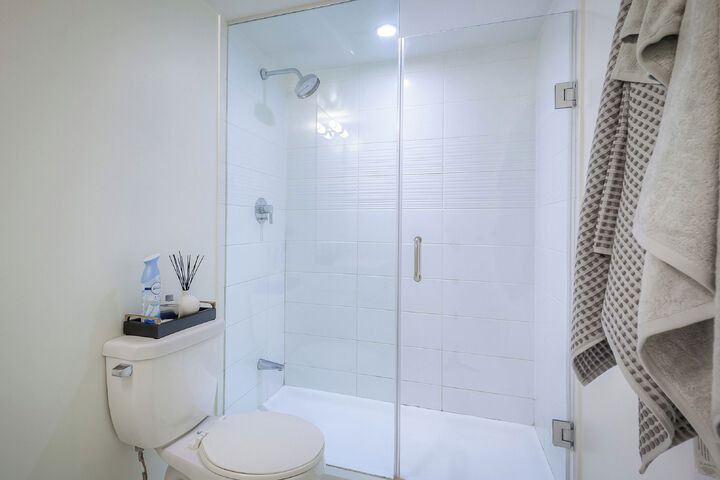 Room 4 of 32
